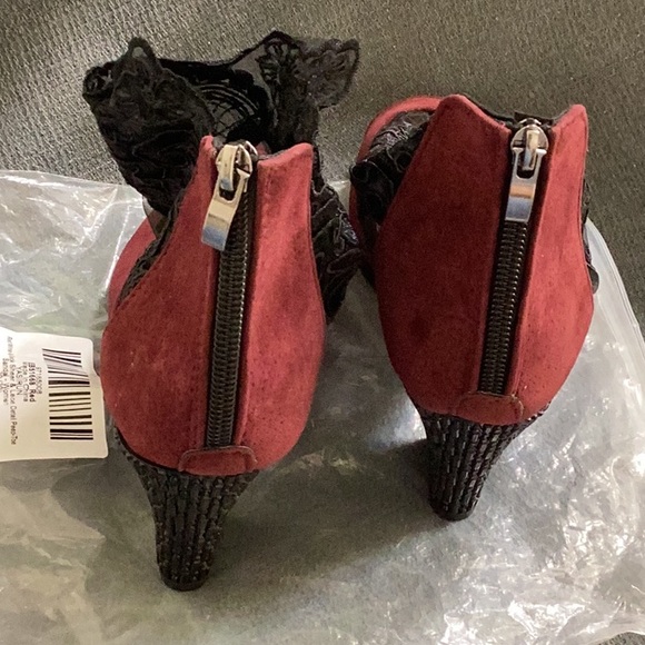 YASIRUN - Red Wine & Black Sheer & Lace Detail Peep-Toe Sandal - size 39 (7.5) - Picture 6 of 8